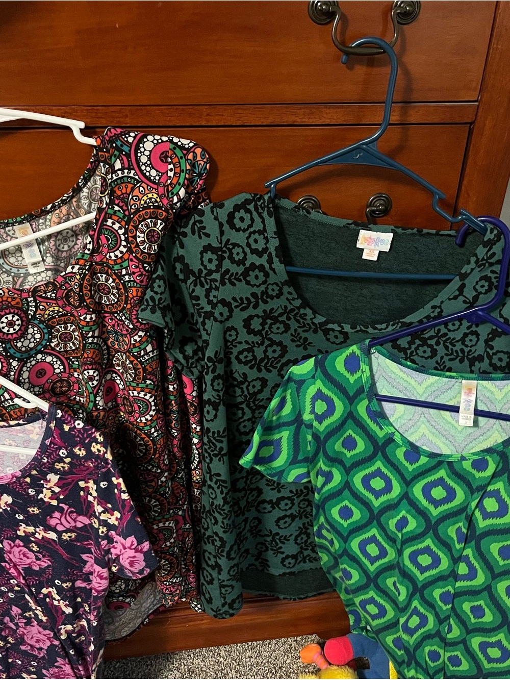 Women’s set of 4 size small Lularoe shirts